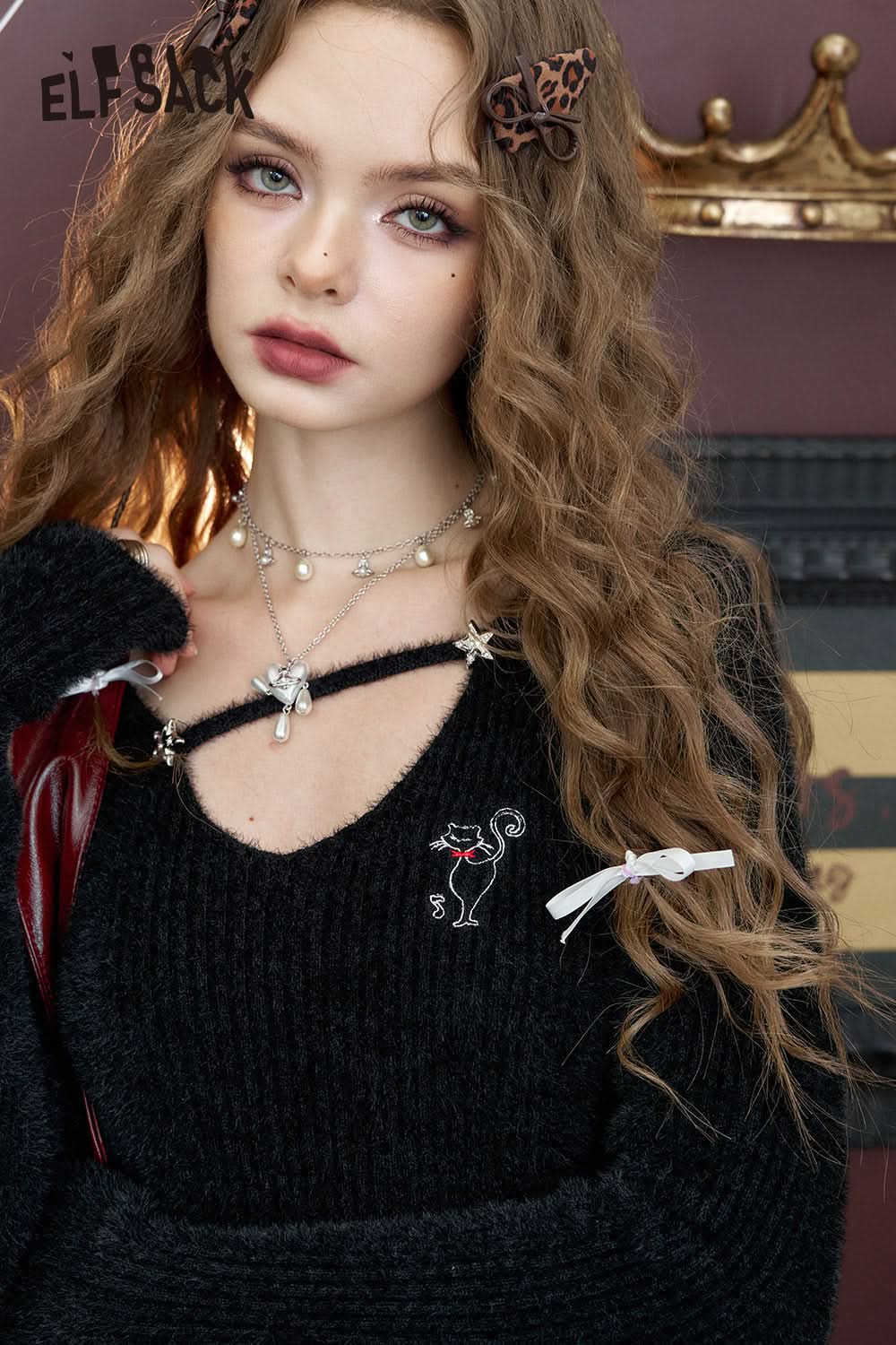 ELFSACK Black cat embroidery sweater women's slim short v-neck pullover bottoming shirt