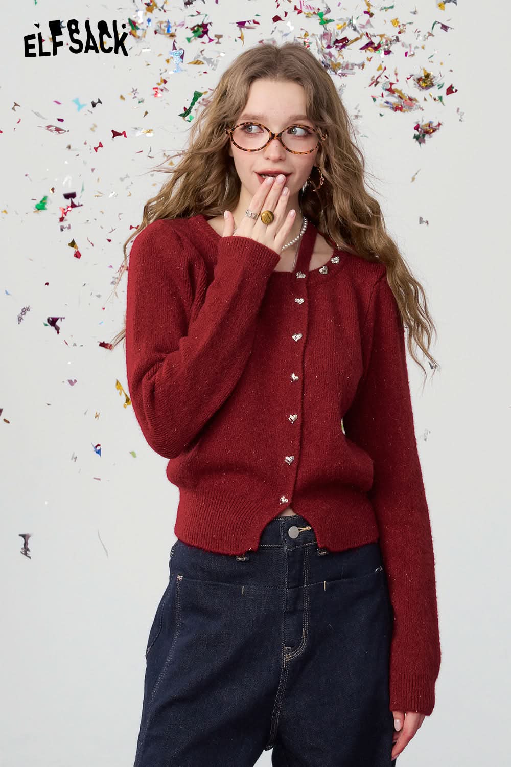 ELFSACK Red retro fine sparkling hanging neck knitted sweater's Christmas outfit, elegant base shirt