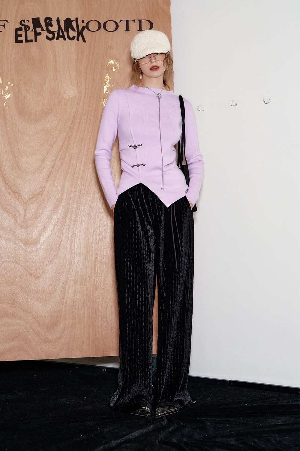 ELFSACK Neo-Chinese style white sweater with metal rose button irregular hem