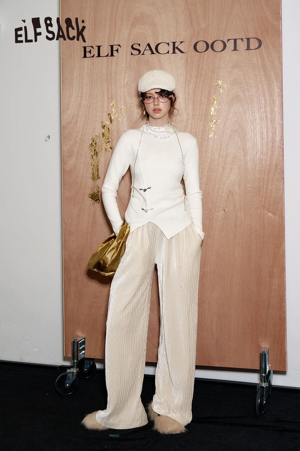 ELFSACK Neo-Chinese style white sweater with metal rose button irregular hem