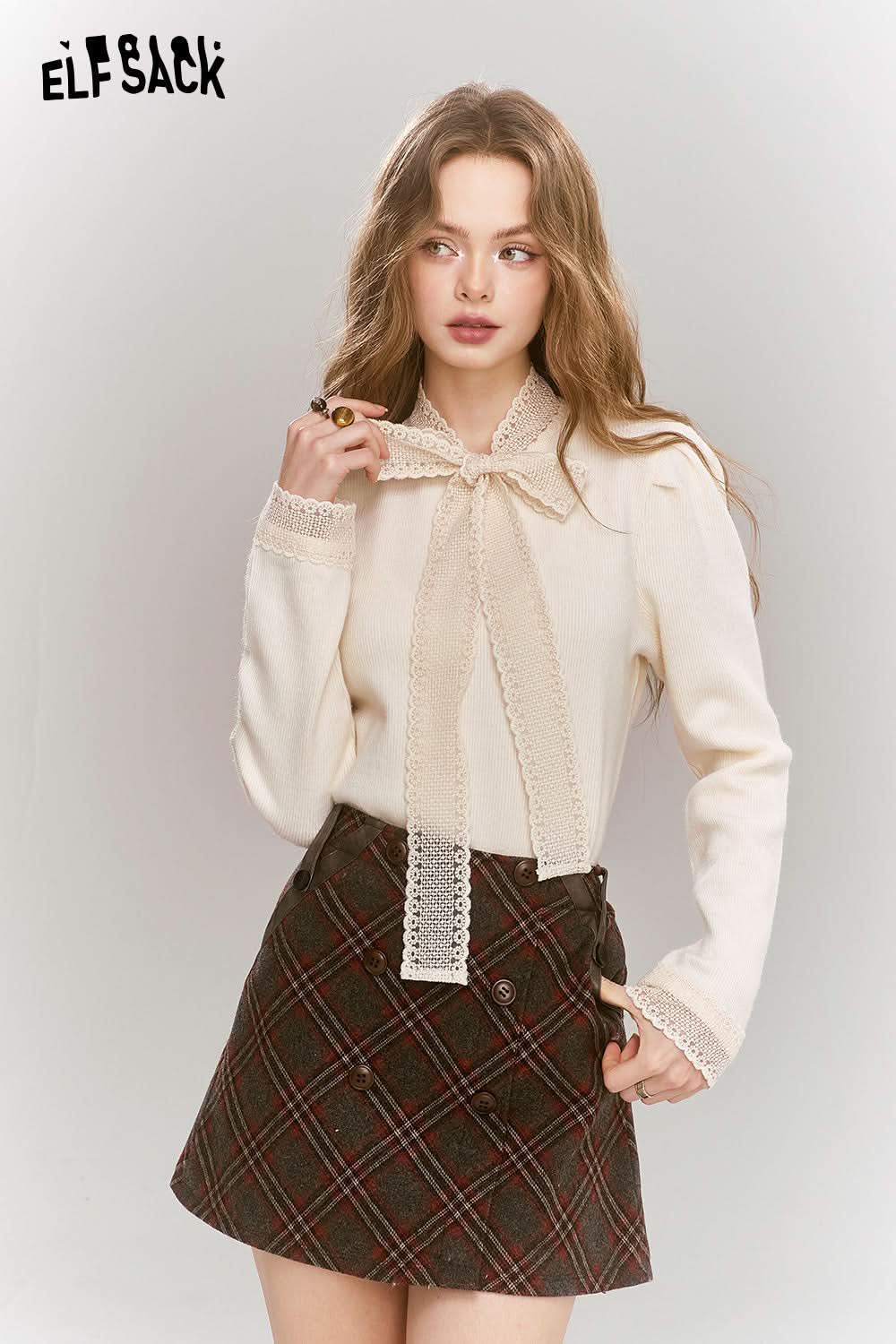 ELFSACK Elegant lace patchwork slim tie bow pearl button French knit sweater