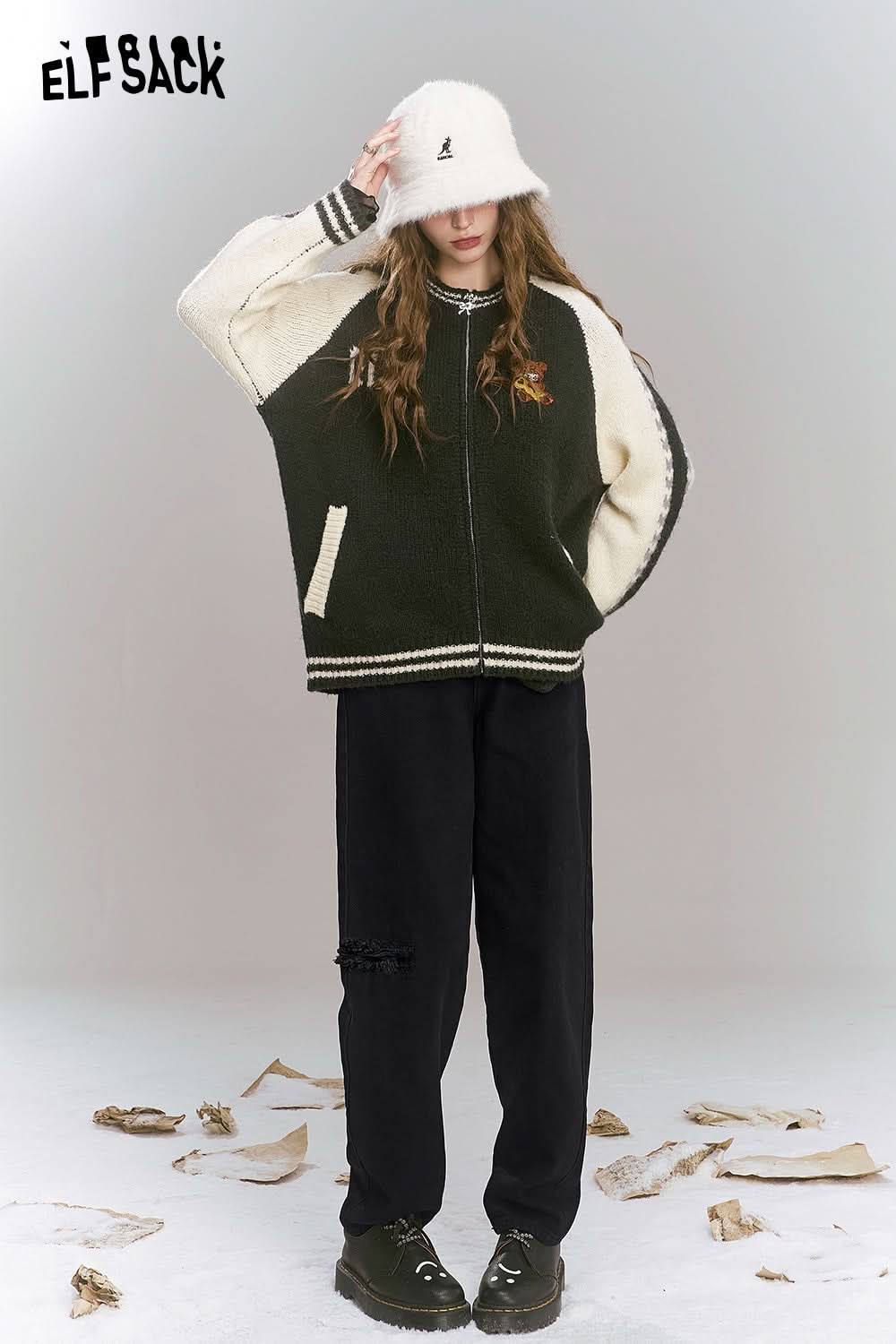 ELFSACK Black high waisted pure cotton fleece warm jeans, with irregular button design