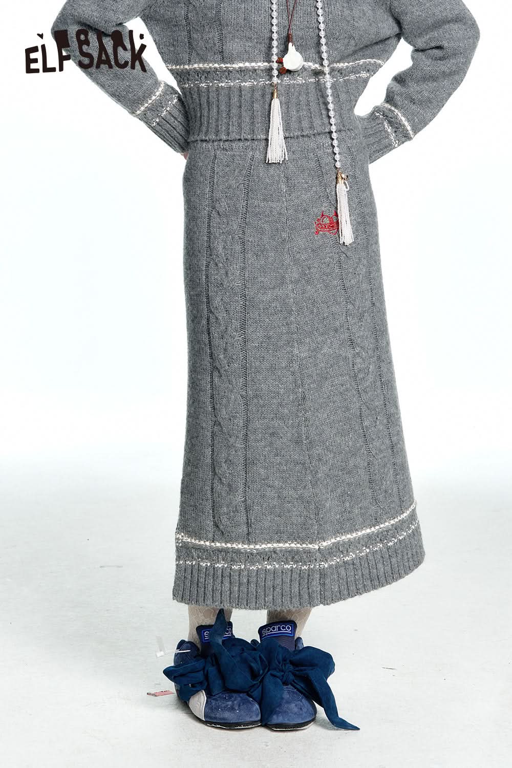 ELFSACK Grey embroidered knitted skirt two piece suit