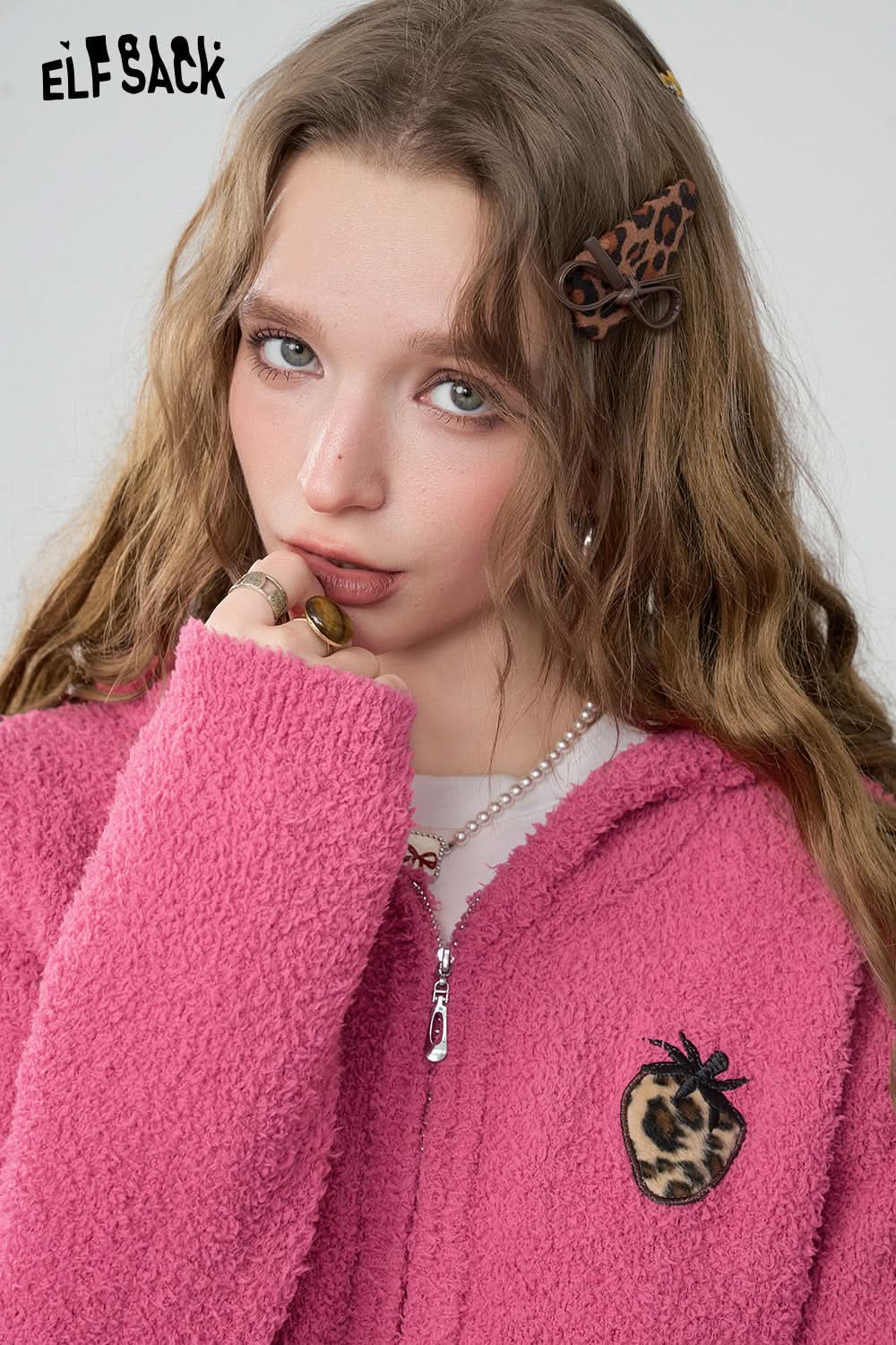 ELFSACK Sweet and cool pink strawberry plush hooded sweater jacket