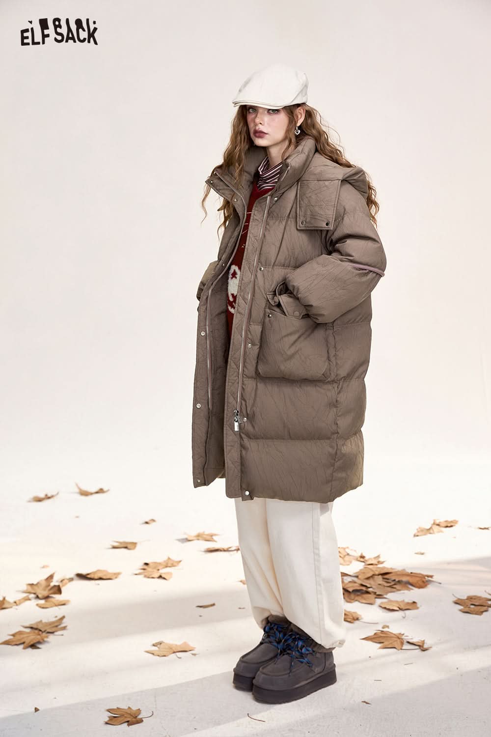 ELFSACK Retro coffee color mid-length hooded down jacket warm coat with letter patch on the back