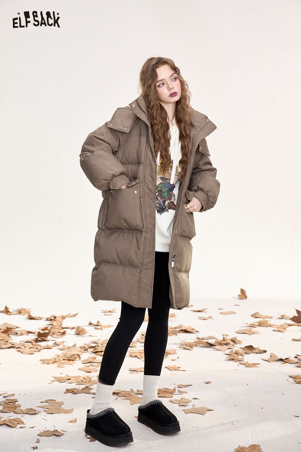 ELFSACK Retro coffee color mid-length hooded down jacket warm coat with letter patch on the back