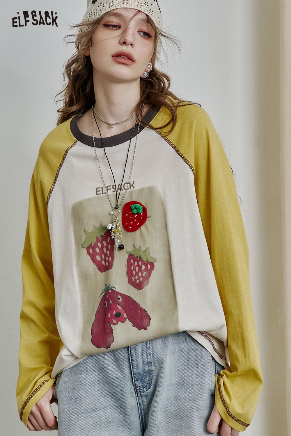 ELFSACK Contrast color printed raglan long sleeve round neck T-shirt, loose casual versatile strawberry printed top