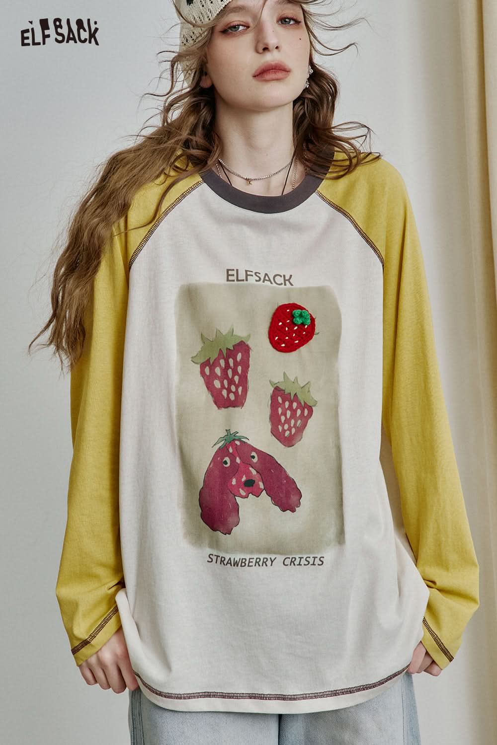 ELFSACK Contrast color printed raglan long sleeve round neck T-shirt, loose casual versatile strawberry printed top