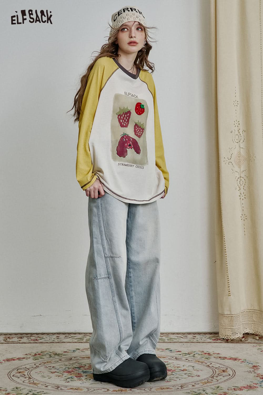 ELFSACK Contrast color printed raglan long sleeve round neck T-shirt, loose casual versatile strawberry printed top