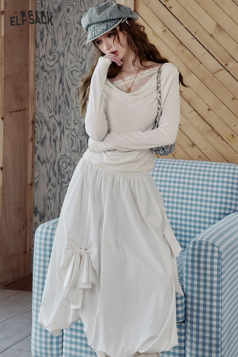 ELFSACK White Lace Pleated Round Neck Long Sleeve T-Shirt Women