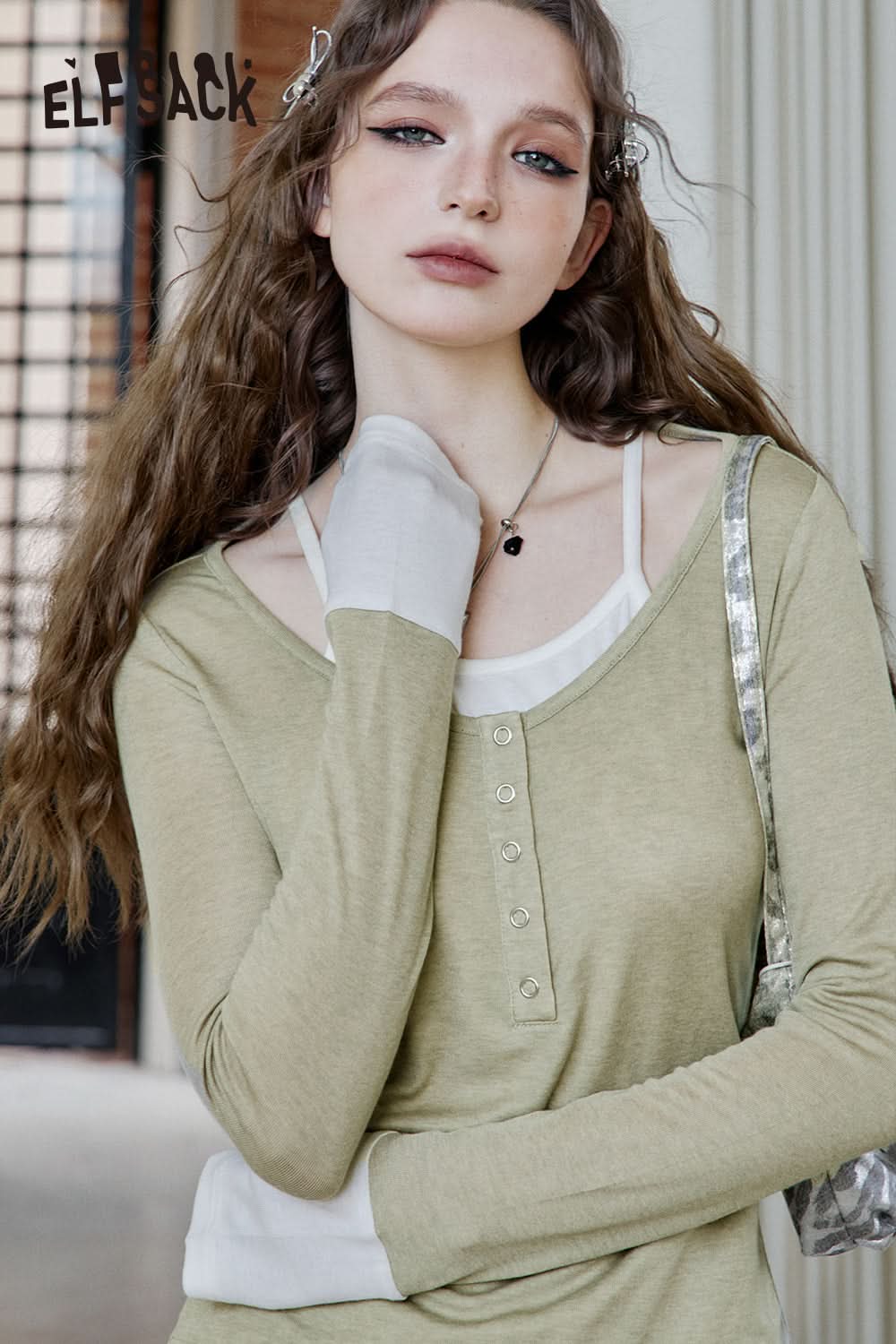 ELFSACK Contrast Color Splicing Long Sleeve T-Shirt Women Sexy Sweet Fake Two Pieces Tops