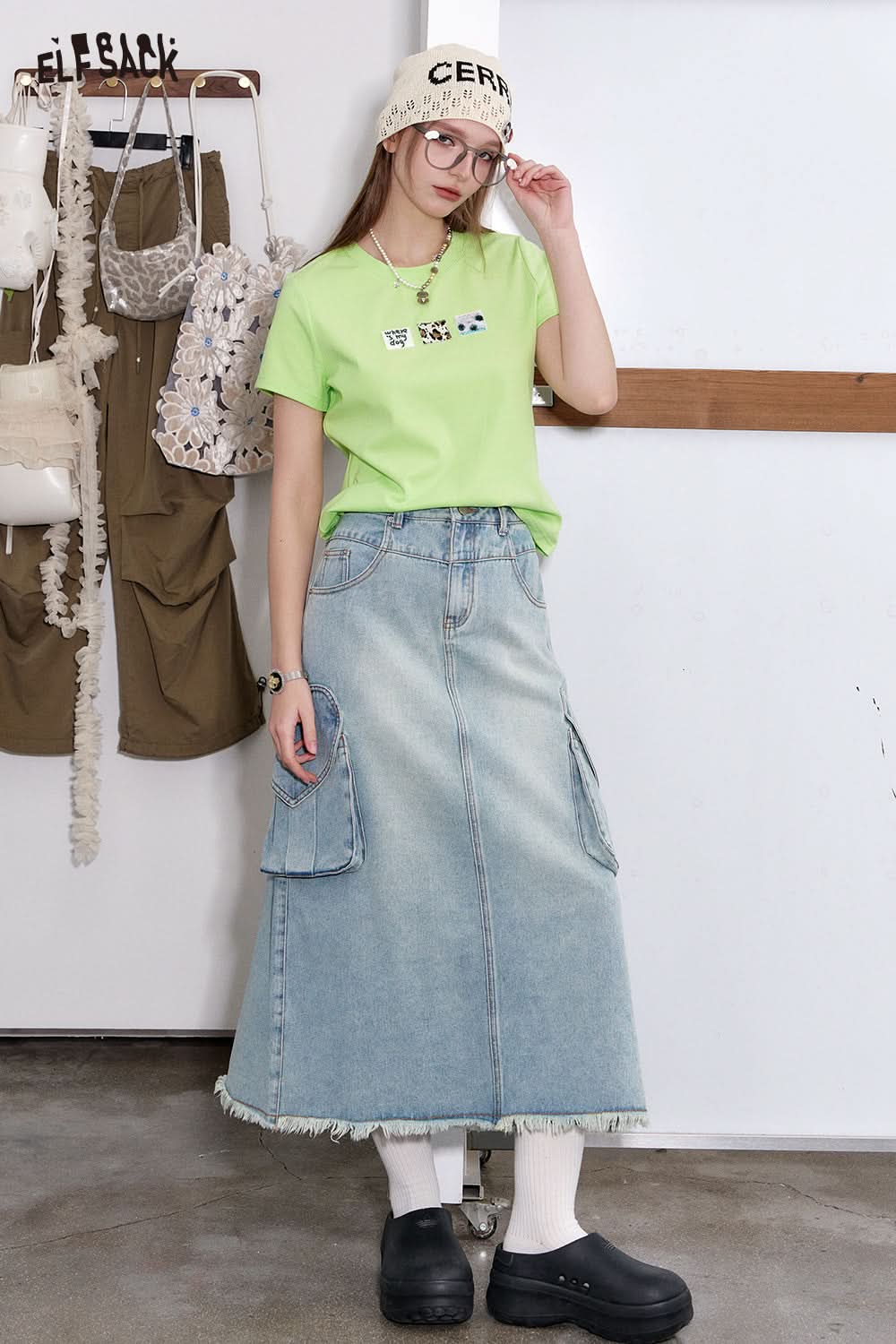 ELFSACK Casual Versatile Cartoon Print Slim Fit Short Sleeve T-shirt Women
