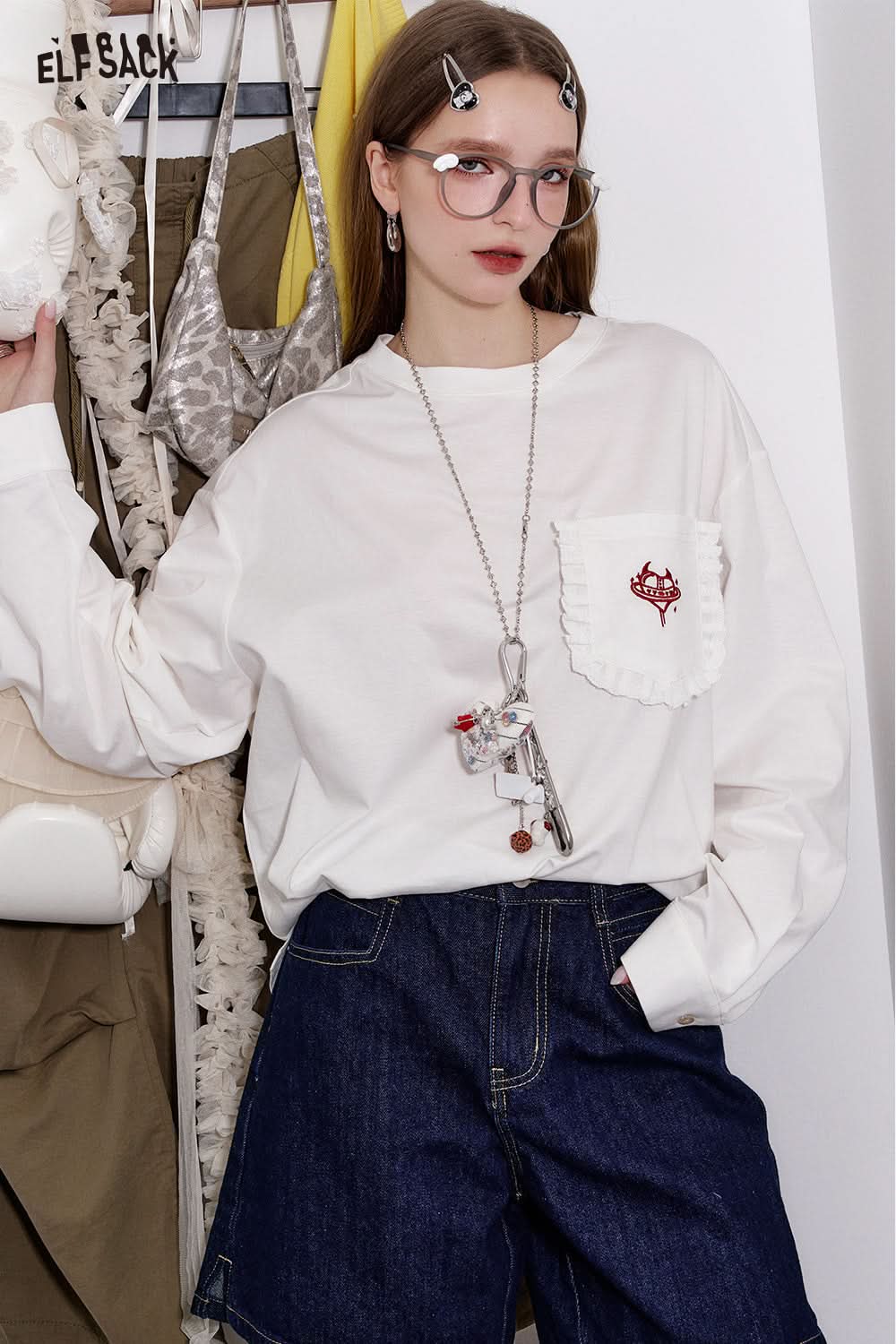 ELFSACK Loose Casual White Heart Embroidery Long Sleeve T-Shirt Female Oversized Tops Tee