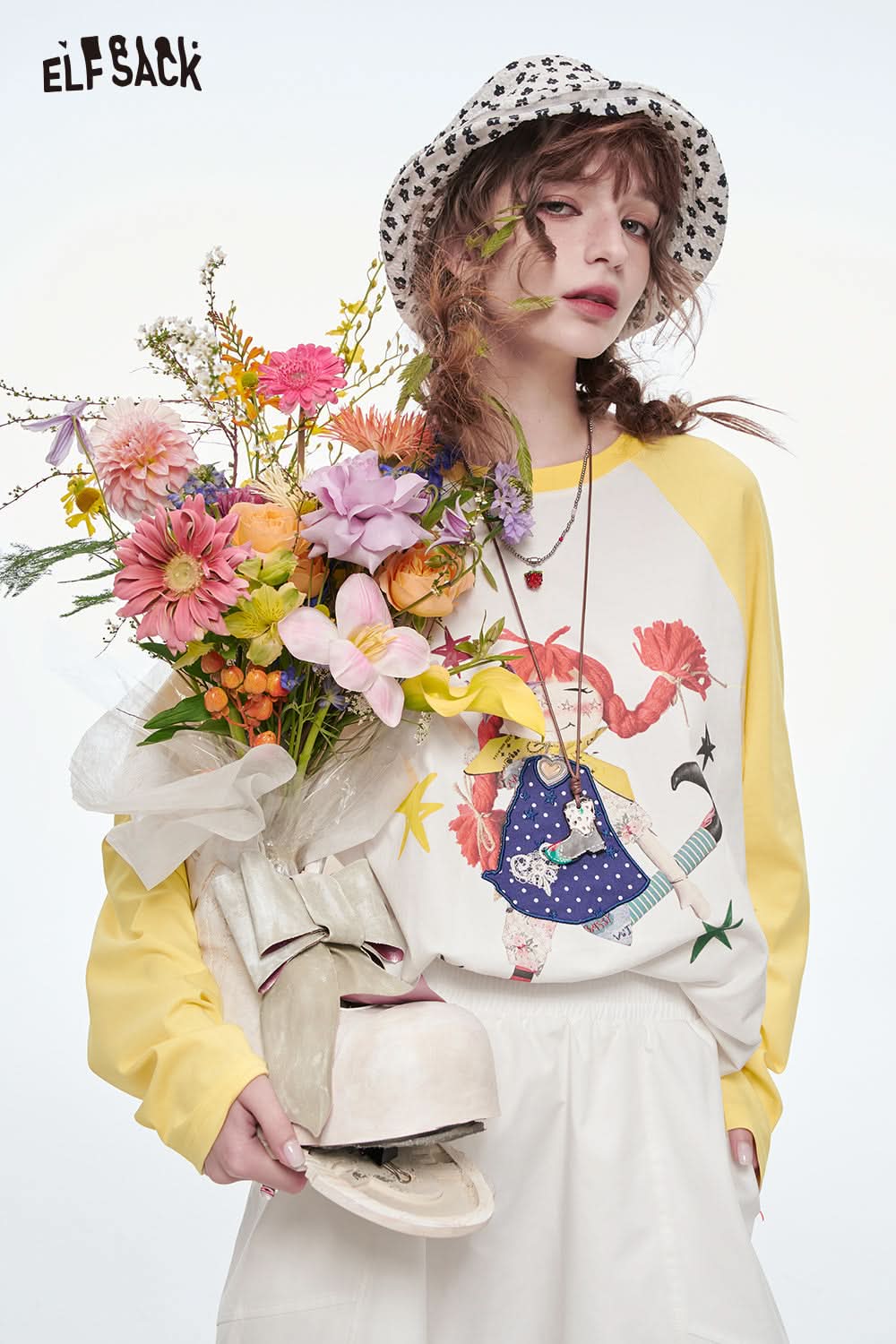 ELFSACK Cute Girl Printed Long Sleeve T-Shirts Female Dopamine Loose Tops