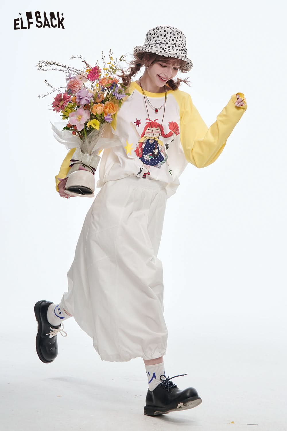 ELFSACK Cute Girl Printed Long Sleeve T-Shirts Female Dopamine Loose Tops