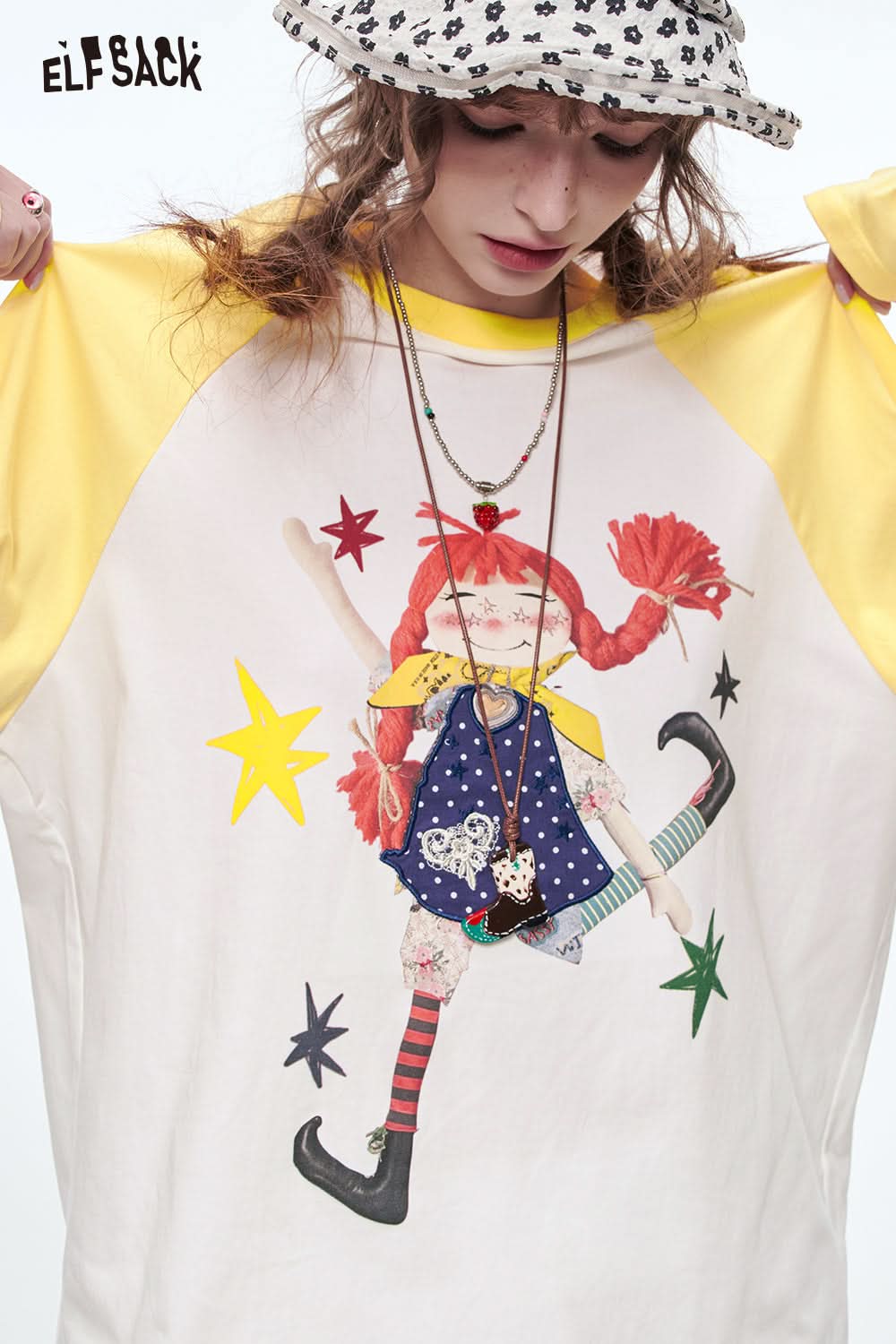 ELFSACK Cute Girl Printed Long Sleeve T-Shirts Female Dopamine Loose Tops