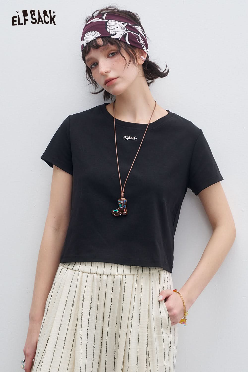 ELFSACK Butterfly Hollow Solid Color Letter Short Sleeve T-shirt Women Casual Cropped Top