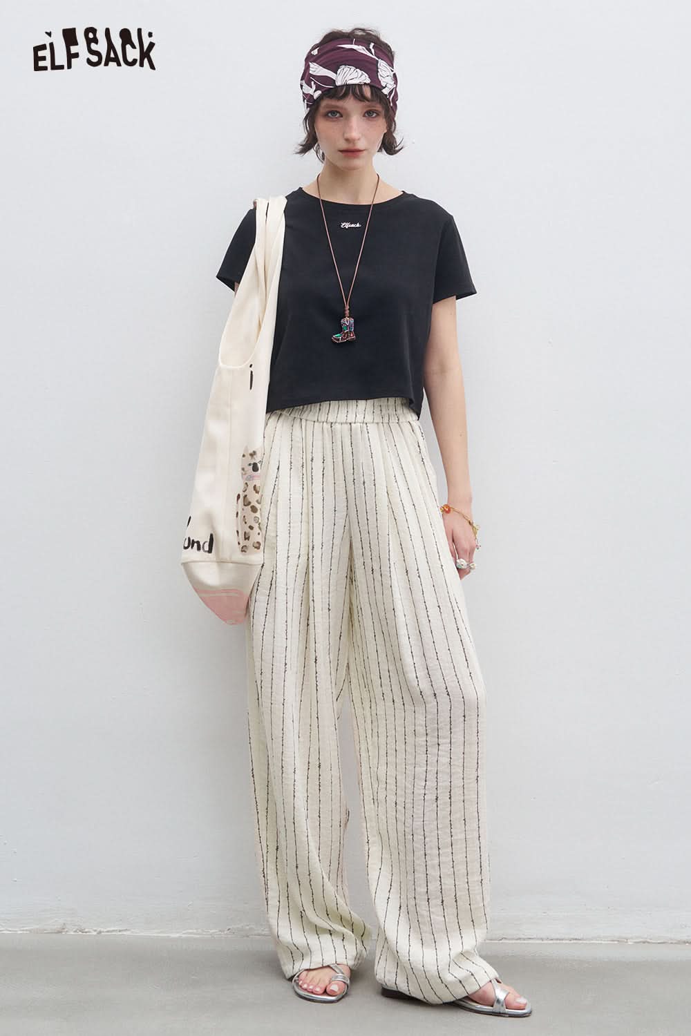 ELFSACK Butterfly Hollow Solid Color Letter Short Sleeve T-shirt Women Casual Cropped Top