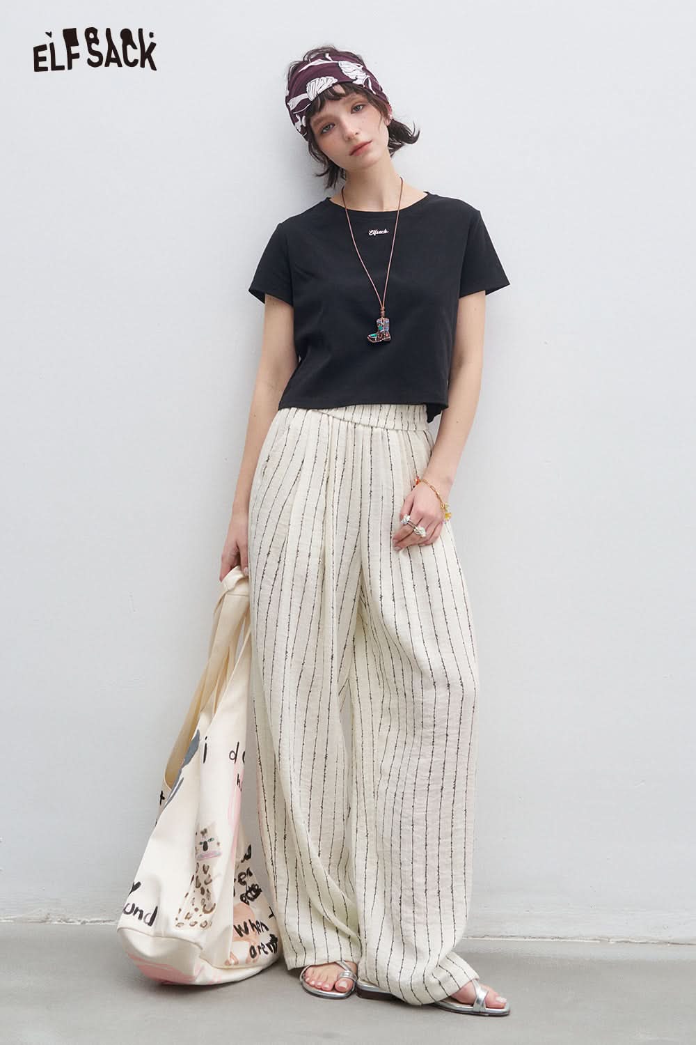 ELFSACK Butterfly Hollow Solid Color Letter Short Sleeve T-shirt Women Casual Cropped Top