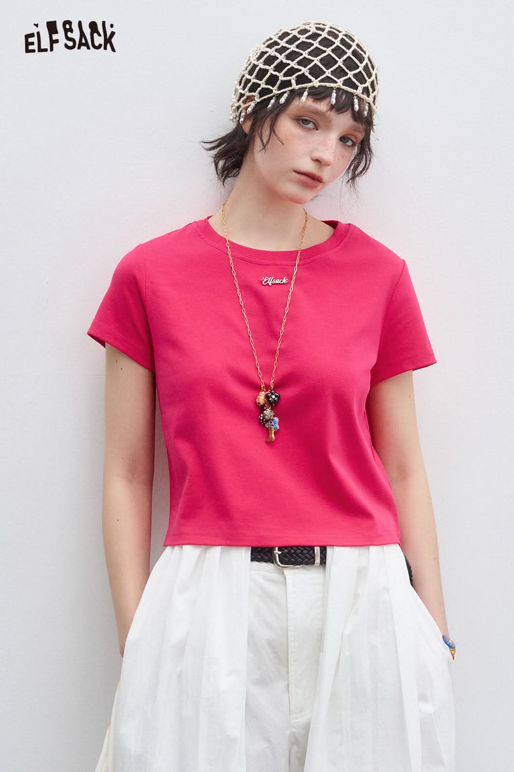 ELFSACK Butterfly Hollow Solid Color Letter Short Sleeve T-shirt Women Casual Cropped Top