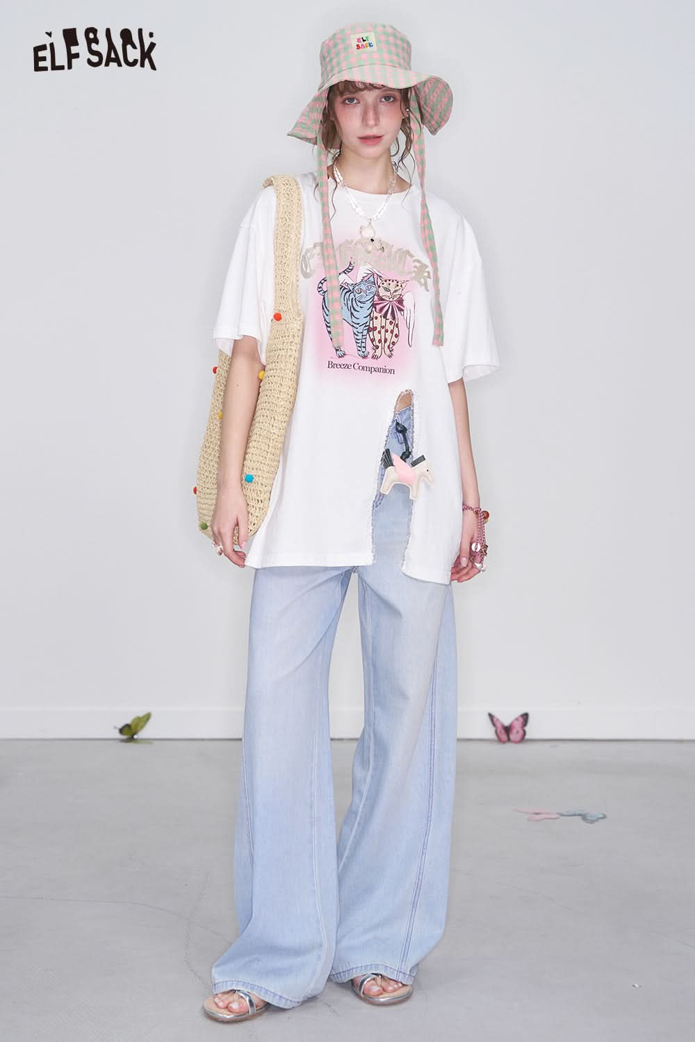 ELFSACK Y2K White Cartoon Print Slit Short Sleeve T-shirt Women Sweet Loose Casual Top