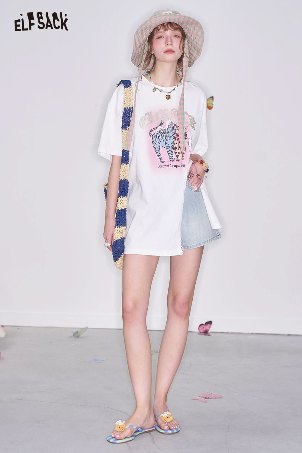 ELFSACK Y2K White Cartoon Print Slit Short Sleeve T-shirt Women Sweet Loose Casual Top