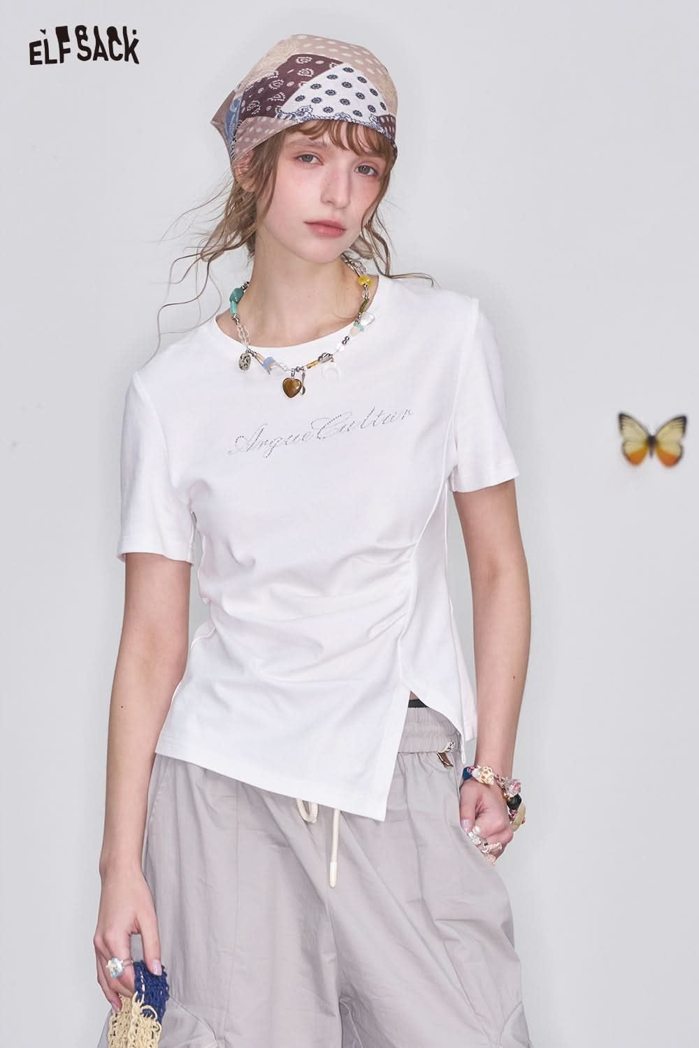 ELFSACK Y2K solid letter diamond pleated slit short sleeve slim fit T-shirt