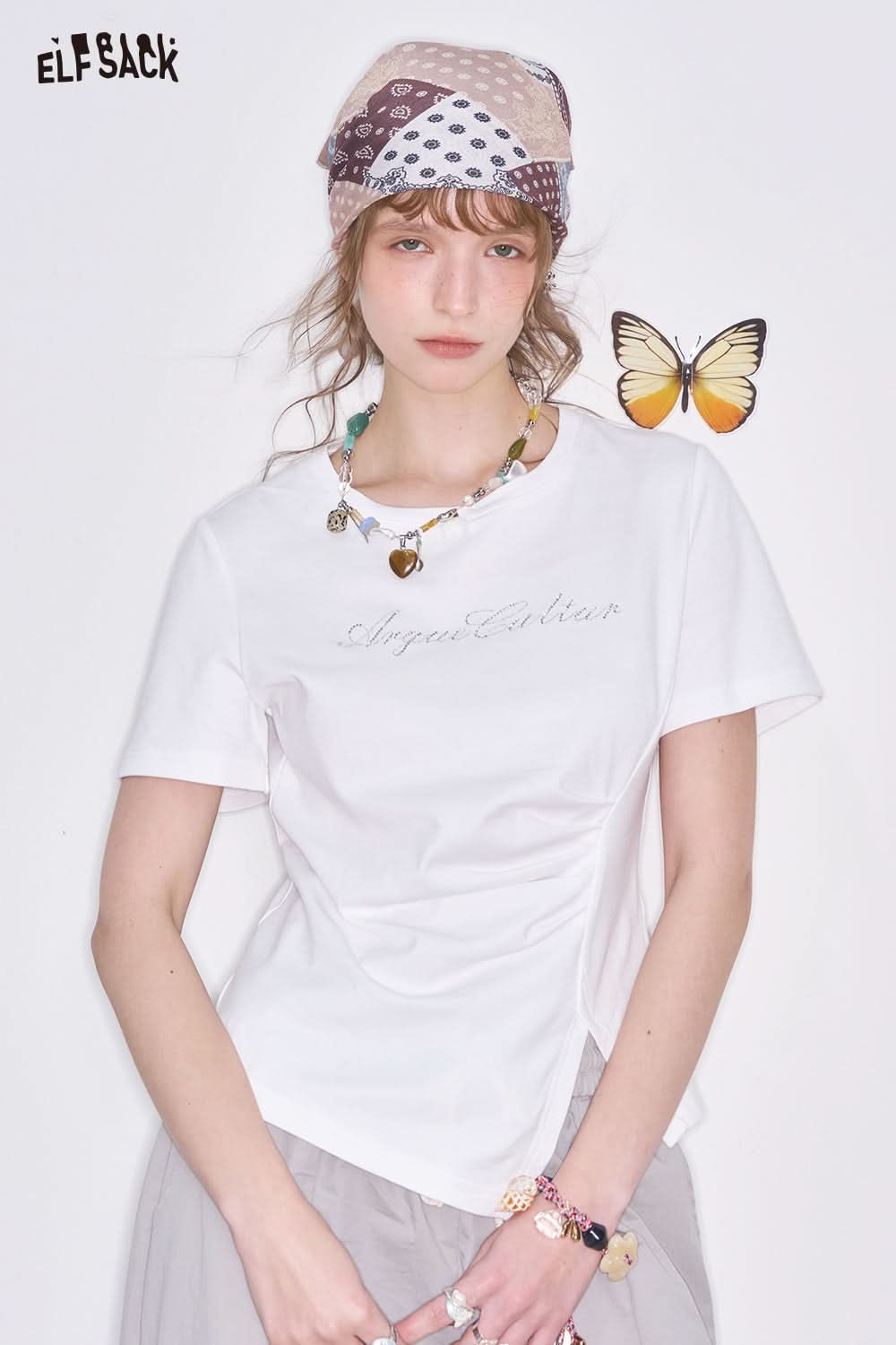 ELFSACK Y2K solid letter diamond pleated slit short sleeve slim fit T-shirt