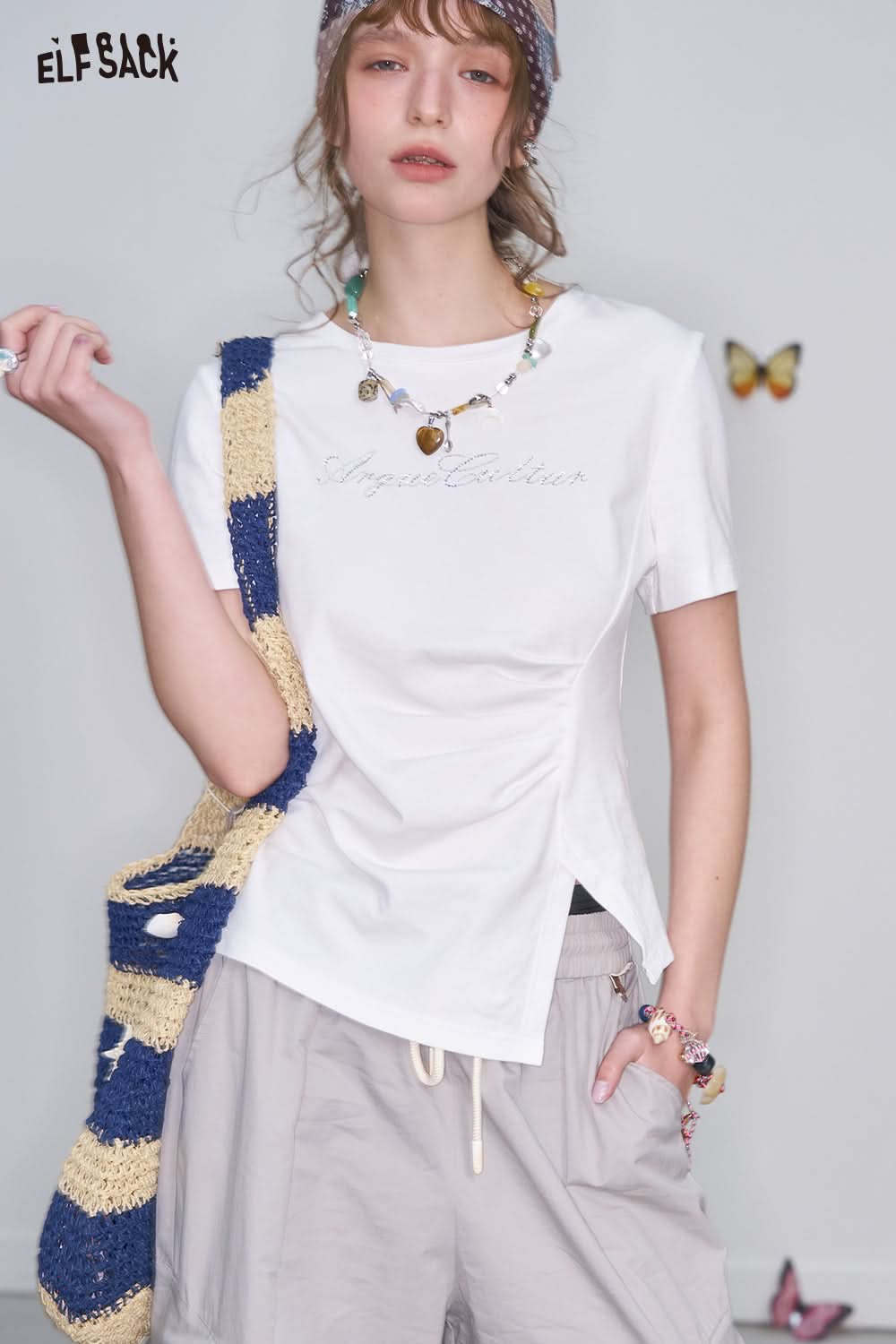 ELFSACK Y2K solid letter diamond pleated slit short sleeve slim fit T-shirt