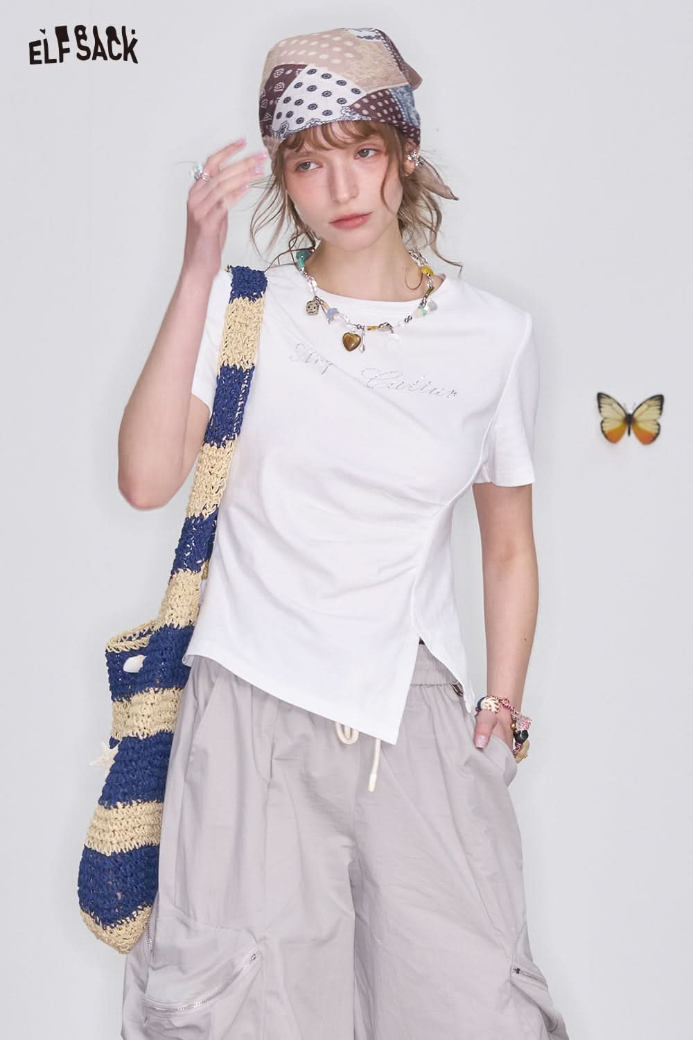 ELFSACK Y2K solid letter diamond pleated slit short sleeve slim fit T-shirt