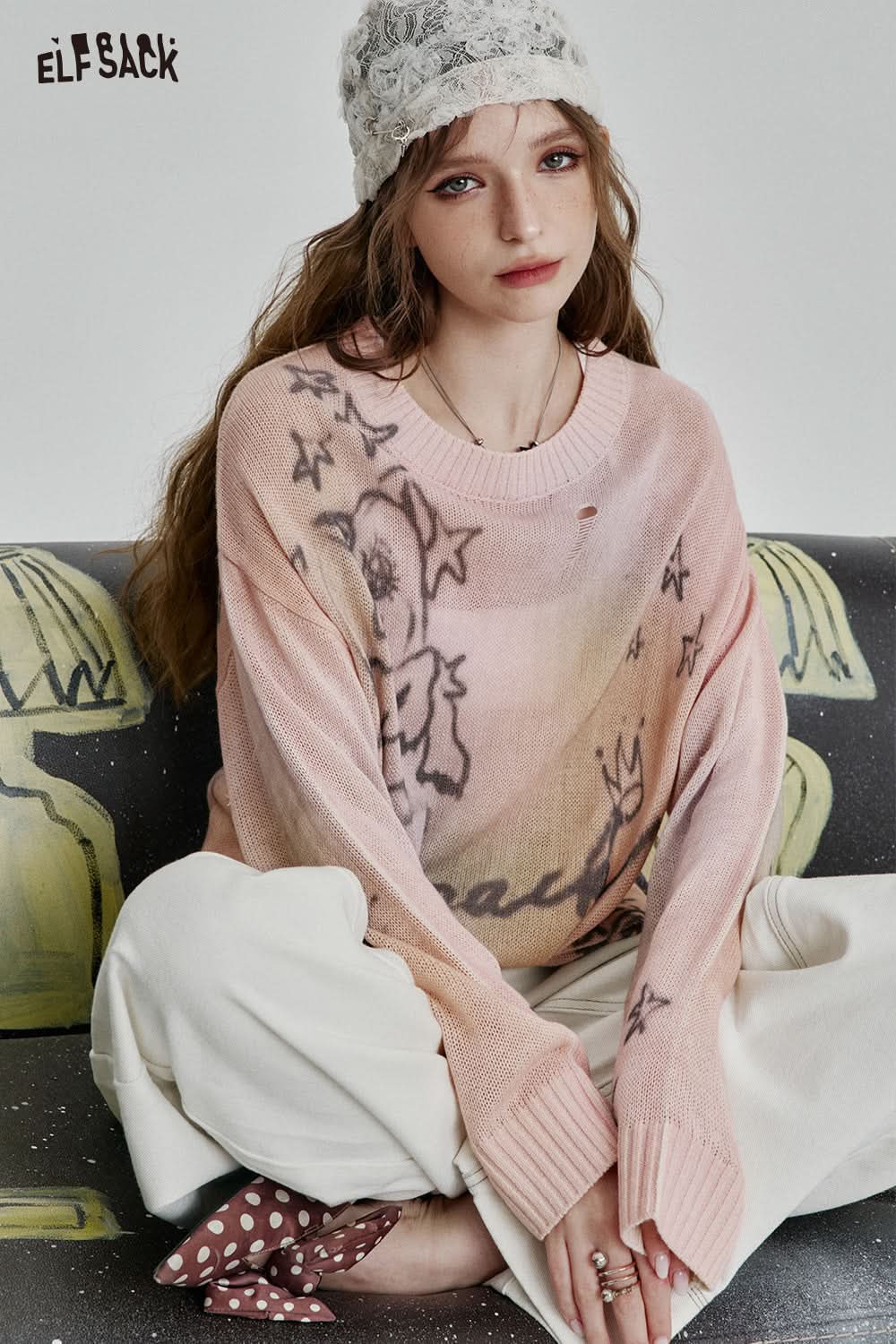 ELFSACK Sweet Cool Graffiti Printed Hole Thin Knitted Pullover Women's Loose Streetwear Smudged Top