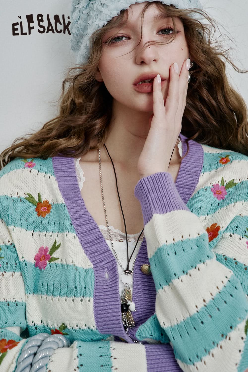 ELFSACK Striped Contrast Color Embroidery V-neck Short Knitted Cardigan Women Y2K Hollow Flower Cotton Top
