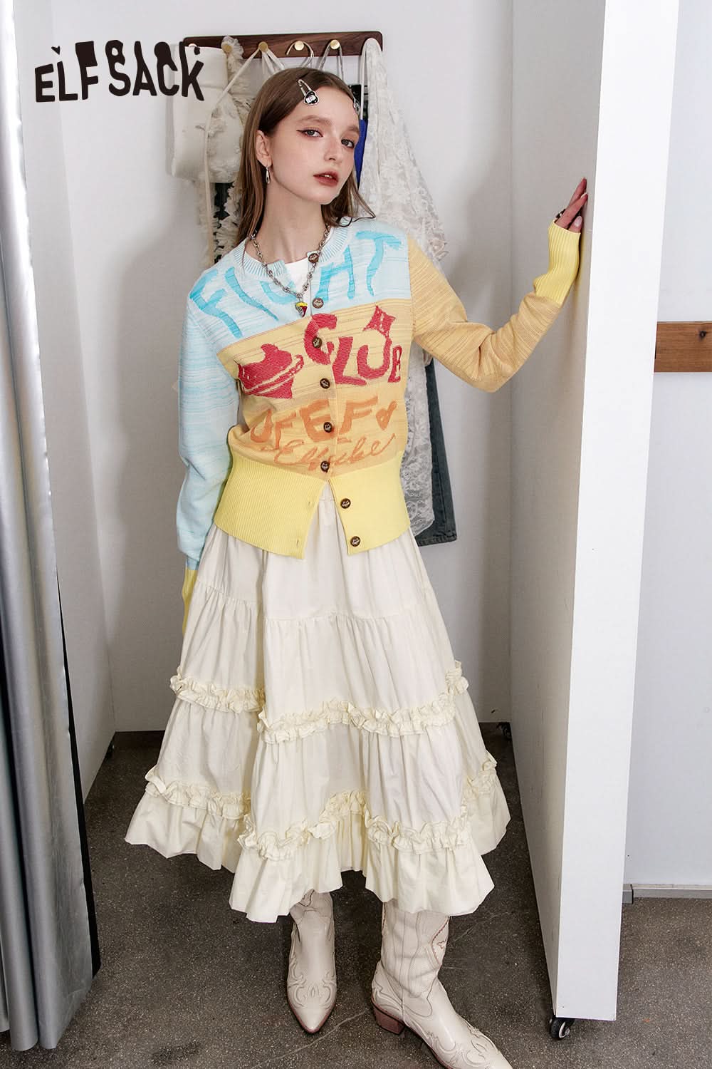 ELFSACK Y2K Dopamine O-neck Original Print Heart Button Knitted Cardigan Female
