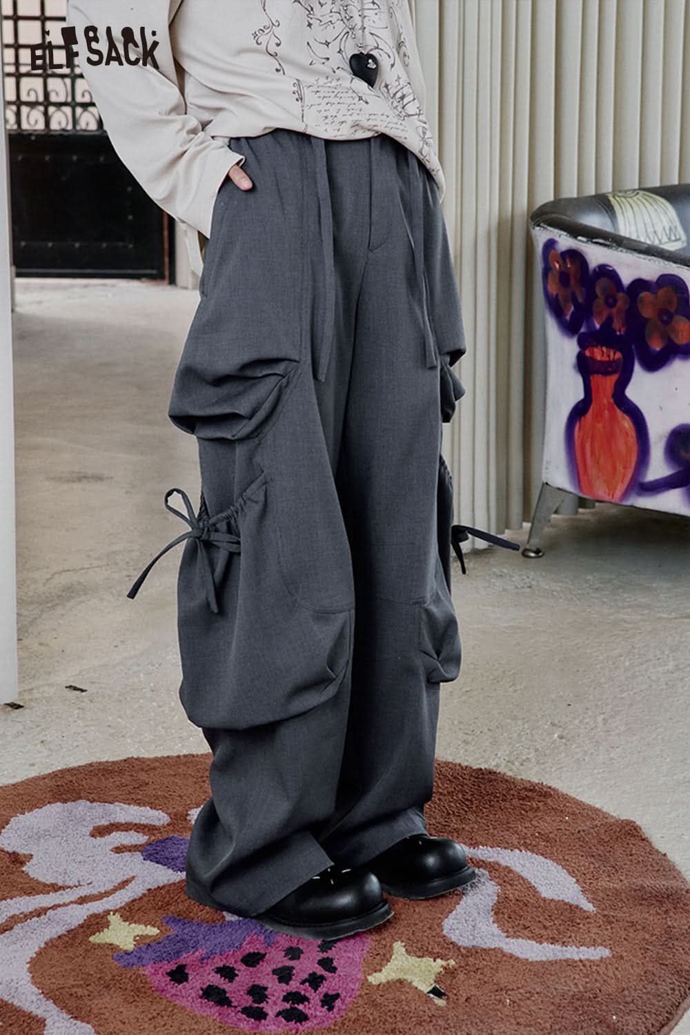 ELFSACK Casual Grey Pleated Pocket Suit Pants Women Loose Cargo Pants