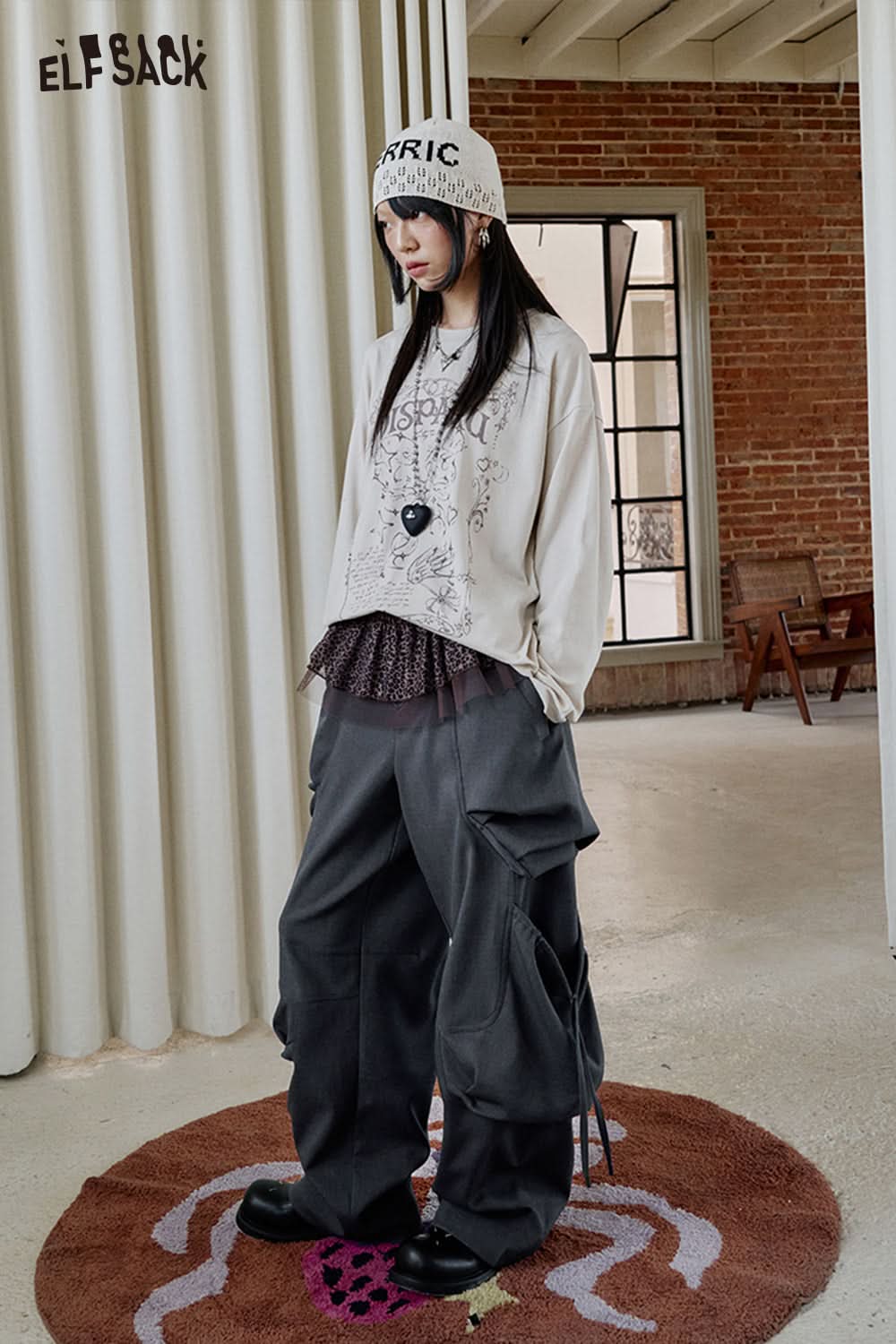 ELFSACK Casual Grey Pleated Pocket Suit Pants Women Loose Cargo Pants