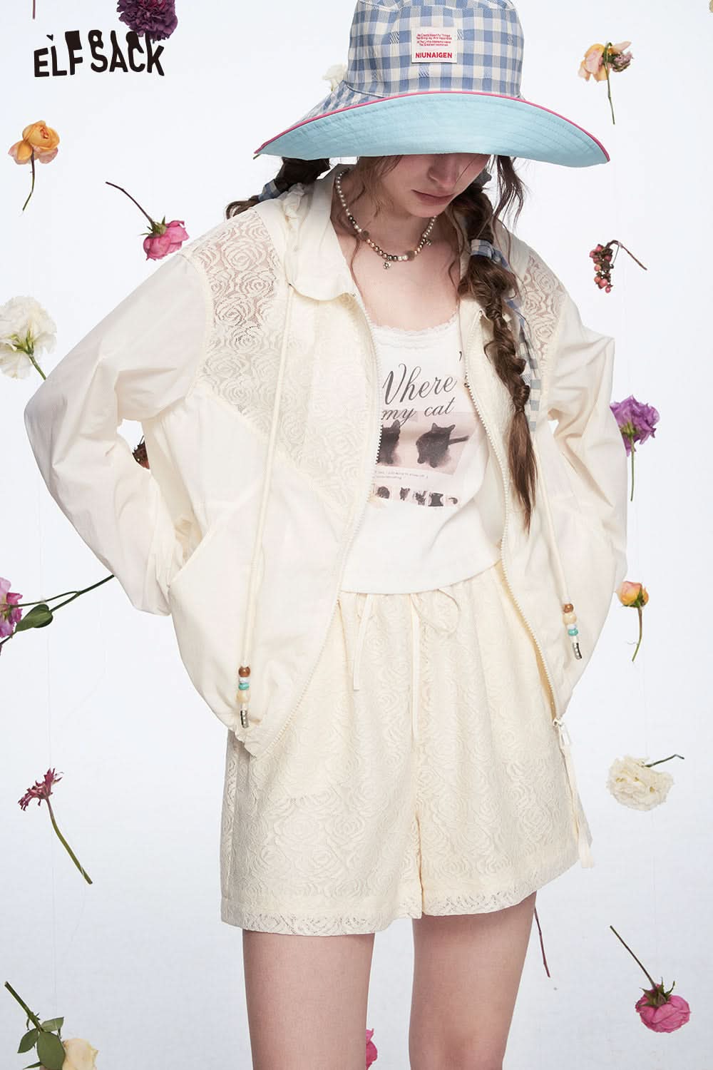 ELFSACK Sweet Off-White Lace Jacket Shorts Two-piece Set Female Casual Sports Suit