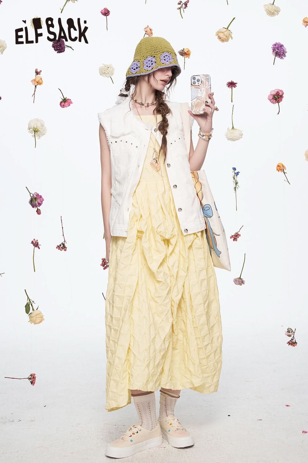 ELFSACK Sweet Cool Heart Rivets White Raw Edge Denim Vest Women