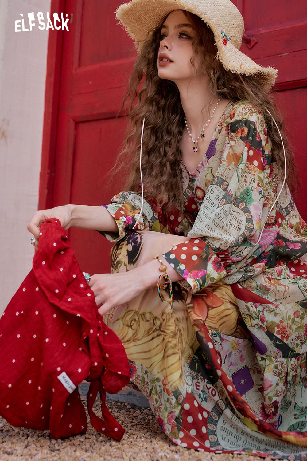 ELFSACK Full Print V-Neck Dress With A Five Quarter Sleeve Design