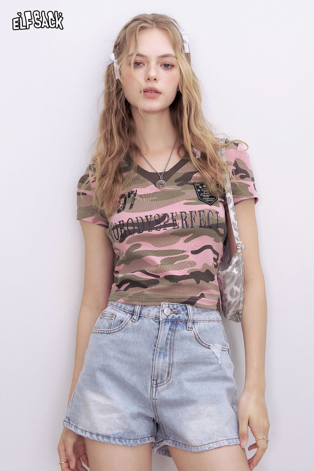 ELFSACK Product Letter Printed Camo Slim Short Sleeve Women'S T-Shirt