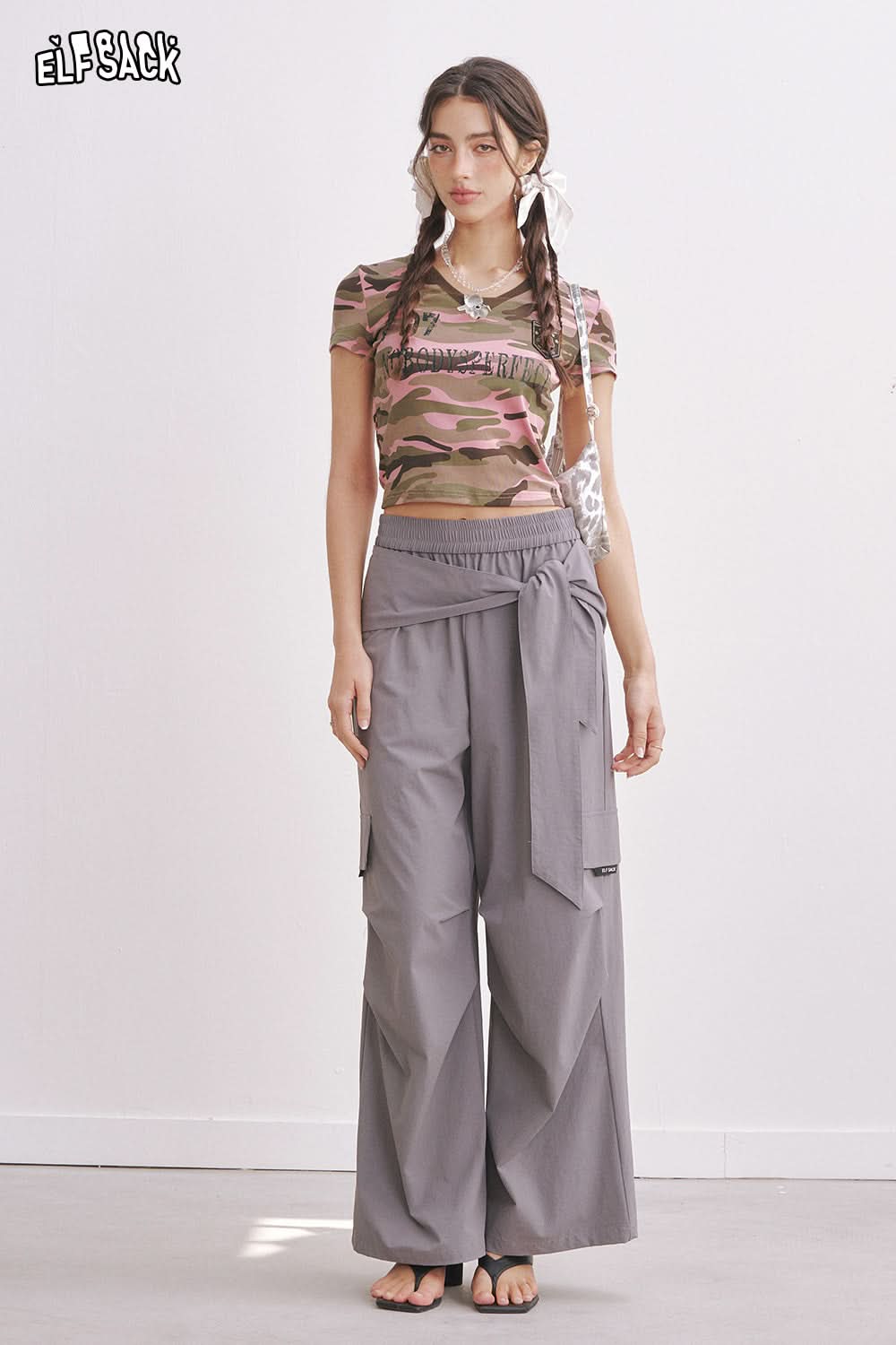 ELFSACK Product Letter Printed Camo Slim Short Sleeve Women'S T-Shirt