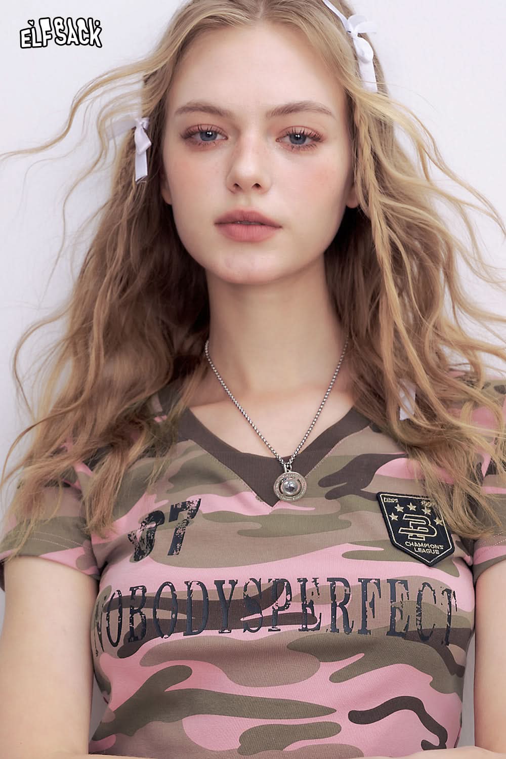 ELFSACK Product Letter Printed Camo Slim Short Sleeve Women'S T-Shirt