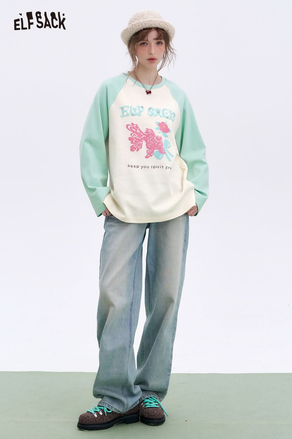 ELFSACK Lucky Goldfish Printed Raglan Long Sleeve T-shirt Women Basic Casual Round Neck Korean Top