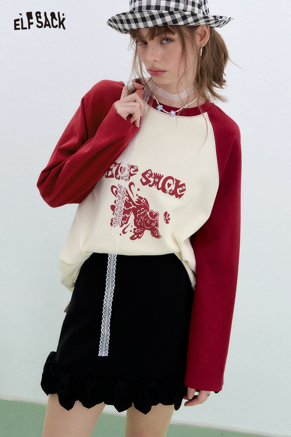 ELFSACK Lucky Goldfish Printed Raglan Long Sleeve T-shirt Women Basic Casual Round Neck Korean Top