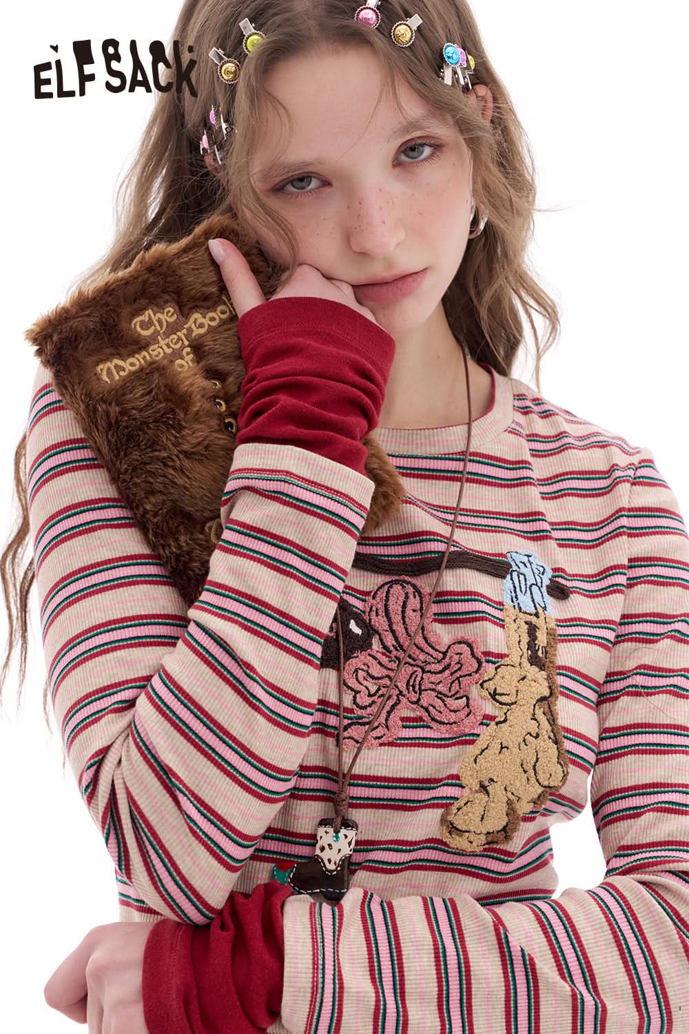 ELFSACK Sweet and cool Y2K bear patch contrast color stripes long sleeve T-shirt