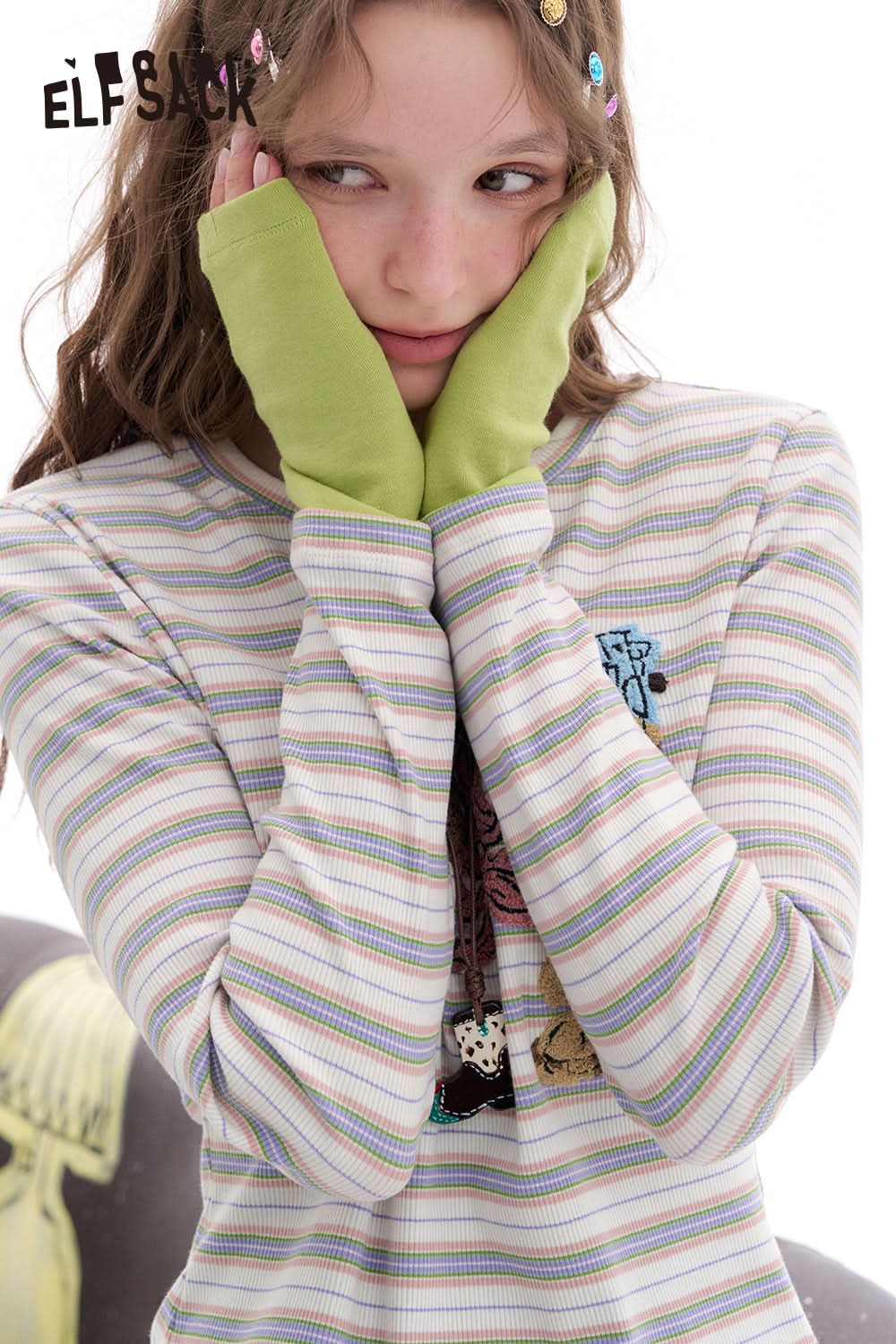 ELFSACK Sweet and cool Y2K bear patch contrast color stripes long sleeve T-shirt