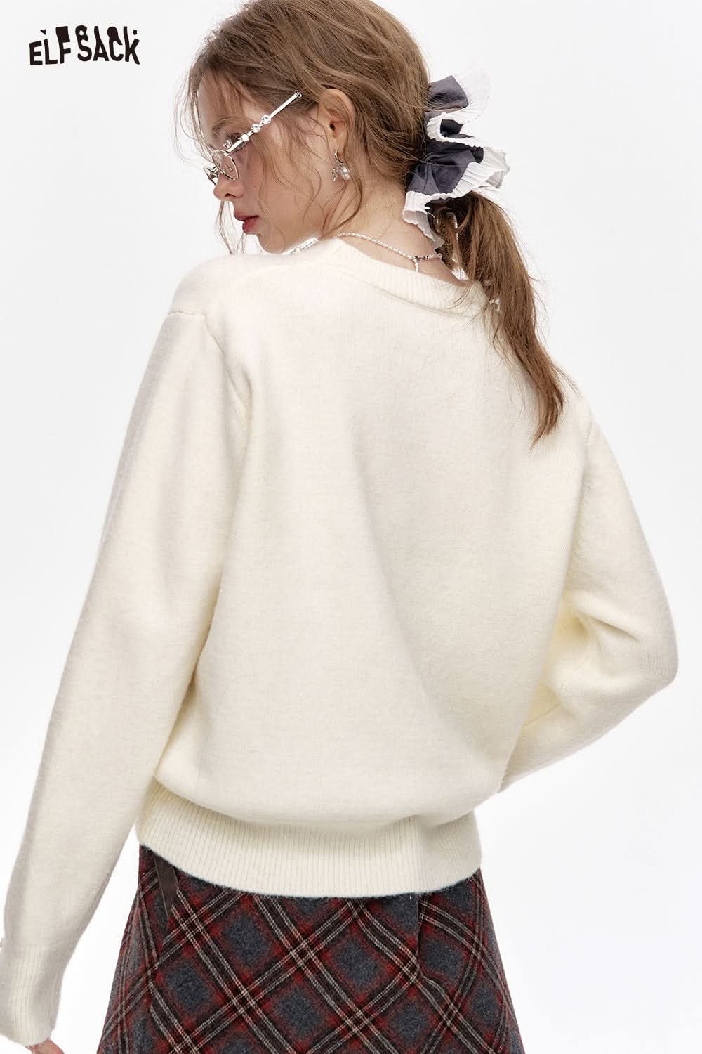 ELFSACK Sweet White Hollow Sweater Beaded Soft Long Sleeves Women