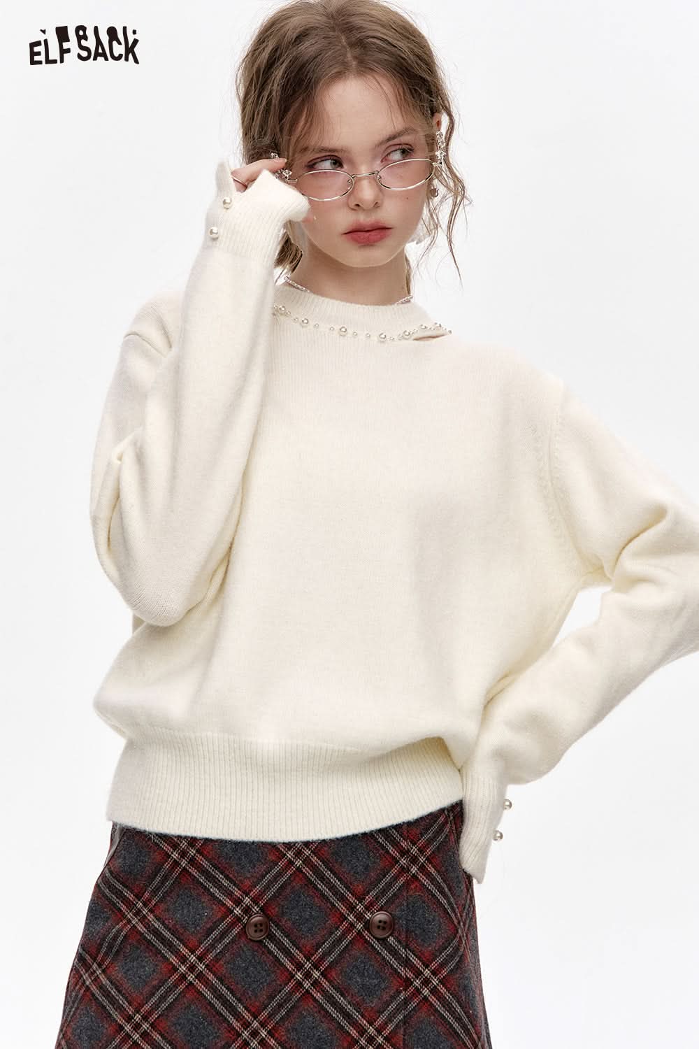 ELFSACK Sweet White Hollow Sweater Beaded Soft Long Sleeves Women