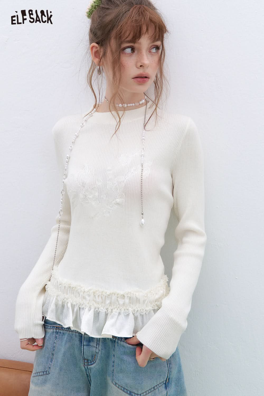 ELFSACK Koi Goldfish Embroidery Stitching White Knitted Pullover Women Basic Round Neck Korean Top