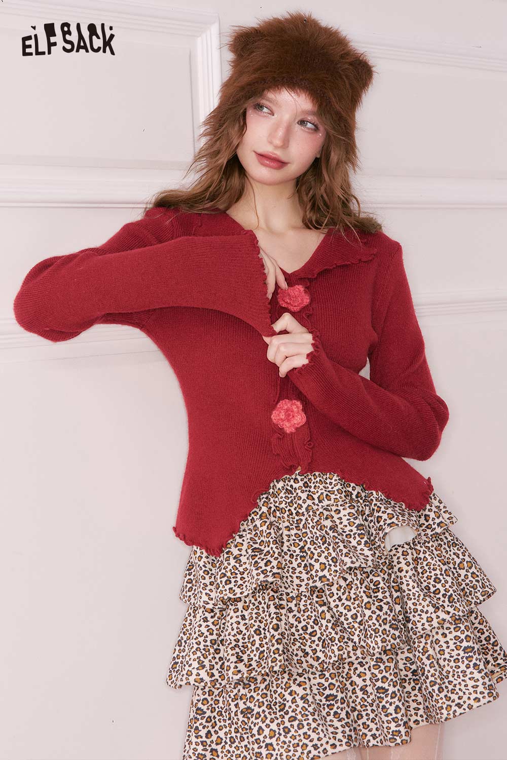ELFSACK women's 3D flower knitwear in red with decorative buttons and a stylish design