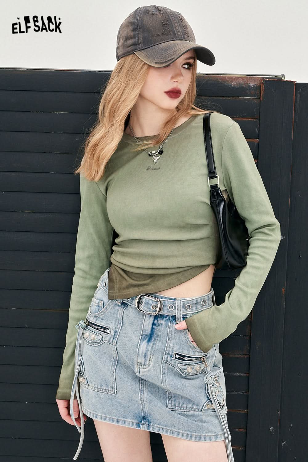 ELFSACK Acubi Style Irregular green long sleeve T-shirt worn with denim skirt and baseball cap
